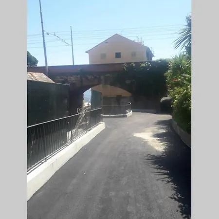 Casetta Mare Con Posto Auto A Nervi *